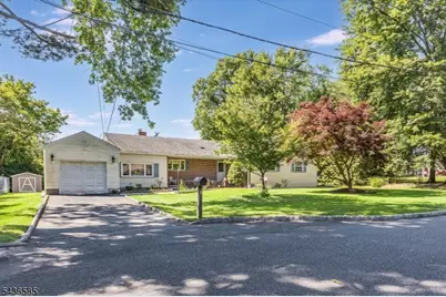 5 Pinewood Ter, Fairfield, NJ 07004 - Photo 2