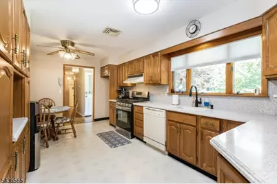 5 Pinewood Ter, Fairfield, NJ 07004 - Photo 8