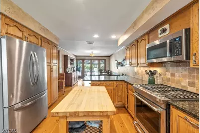 457 Russell Ave, Wyckoff Township, NJ 07481 - Photo 14