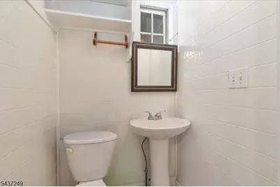 126 Berwyn St, Roselle Park, NJ 07204 - Photo 12