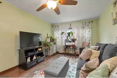 126 Berwyn St, Roselle Park, NJ 07204 - Photo 8