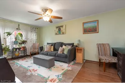 126 Berwyn St, Roselle Park, NJ 07204 - Photo 6
