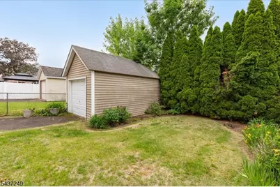 126 Berwyn St, Roselle Park, NJ 07204 - Photo 26