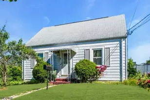 7 Washington Ave, Elmwood Park, NJ 07407 - Photo 2