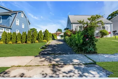 7 Washington Ave, Elmwood Park, NJ 07407 - Photo 4