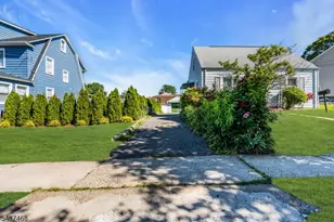 7 Washington Ave, Elmwood Park, NJ 07407 - Photo 4