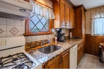149 Strawberry Hill Ave, Woodbridge Township, NJ 07095 - Photo 10