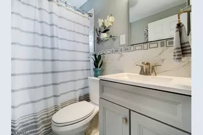 605 Crescent Dr, Bound Brook, NJ 08805 - Photo 14