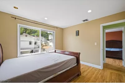 286 Gilbert Ave, Elmwood Park, NJ 07407 - Photo 12