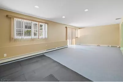 286 Gilbert Ave, Elmwood Park, NJ 07407 - Photo 16