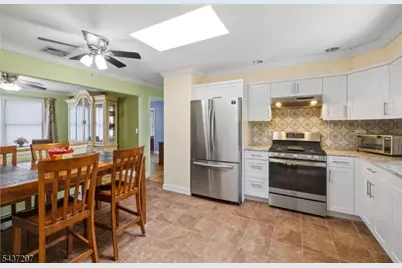 286 Gilbert Ave, Elmwood Park, NJ 07407 - Photo 8
