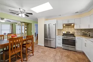 286 Gilbert Ave, Elmwood Park, NJ 07407 - Photo 8