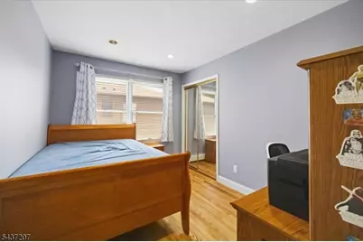 286 Gilbert Ave, Elmwood Park, NJ 07407 - Photo 14
