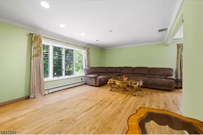 286 Gilbert Ave, Elmwood Park, NJ 07407 - Photo 2