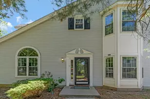 34 Topaz Dr, Franklin Township, NJ 08823 - Photo 2