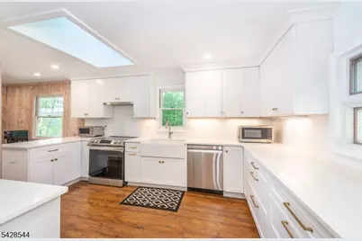 5 Coulter Pl, Hopatcong, NJ 07821 - Photo 8