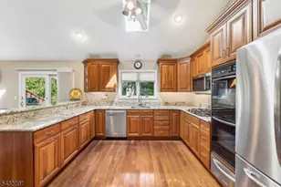 32 Meadowview Ln, Berkeley Heights Township, NJ 07922 - Photo 4