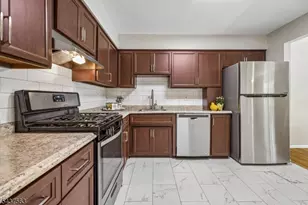 6B John F Goellner Dr, Raritan, NJ 08869 - Photo 4