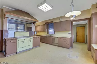 16 N Mountain Ave, Montclair, NJ 07042 - Photo 6