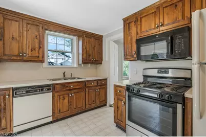 28 E Young St, Somerville, NJ 08876 - Photo 4