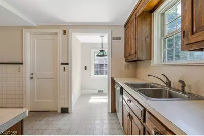 28 E Young St, Somerville, NJ 08876 - Photo 12
