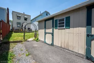 21 Henderson St, Phillipsburg, NJ 08865 - Photo 16