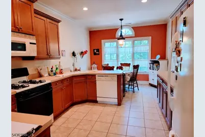 40 Schmidt Cir, Watchung, NJ 07069 - Photo 4