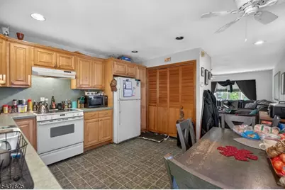 133 Mary Ave, Woodbridge Township, NJ 08863 - Photo 2