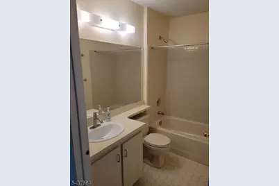 27 Townsend Ct, Franklin Township, NJ 08823 - Photo 6