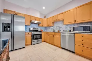 286 Summerhill Dr, Parsippany, NJ 07950 - Photo 8
