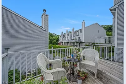 286 Summerhill Dr, Parsippany, NJ 07950 - Photo 10