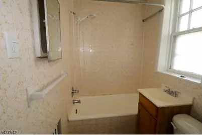 160-164 New York Ave #3, Newark, NJ 07105 - Photo 12