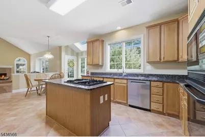 6 Janet Dr, Washington Township, NJ 07853 - Photo 8