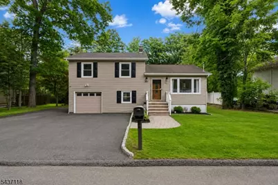 427 Shepperd Ln, Vernon, NJ 07422 - Photo 1