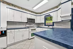 1813 Washington Valley Rd, Bridgewater, NJ 08836 - Photo 16