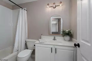 8 Scarlet Oak Dr, Montgomery Township, NJ 08540 - Photo 10