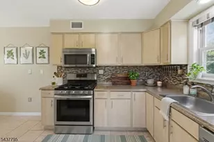 81 Hudson Ave, Ridgefield, NJ 07660 - Photo 4