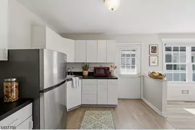 81 Hudson Ave, Ridgefield, NJ 07660 - Photo 10