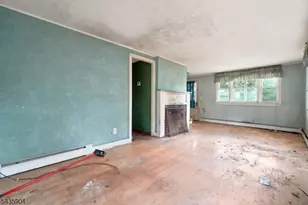 1 Round Top Dr, Clinton Township, NJ 08801 - Photo 4