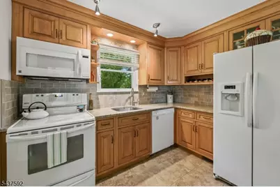 8 Gelsey Ln, Bernards Township, NJ 07920 - Photo 6