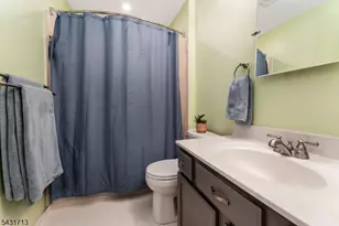 25 Village Square Dr, Union Township, NJ 08802 - Photo 24