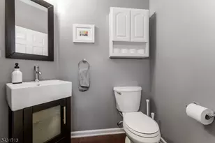 25 Village Square Dr, Union Township, NJ 08802 - Photo 16