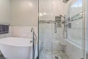 25 Village Square Dr, Union Township, NJ 08802 - Photo 20