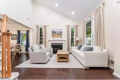 25 Village Square Dr, Union Township, NJ 08802 - Photo 4