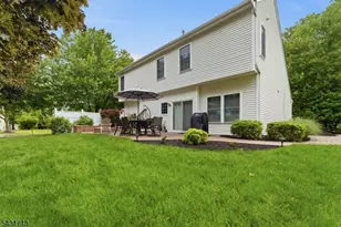 25 Village Square Dr, Union Township, NJ 08802 - Photo 26
