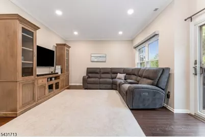 25 Village Square Dr, Union Township, NJ 08802 - Photo 12