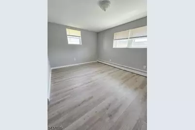 15 Dell Glen Ave, Lodi, NJ 07644 - Photo 6