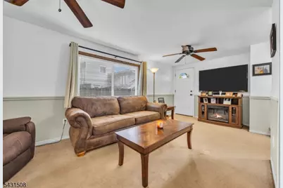 1038 Centre St, Raritan, NJ 08869 - Photo 6