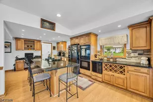 1038 Centre St, Raritan, NJ 08869 - Photo 8
