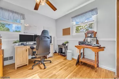 1038 Centre St, Raritan, NJ 08869 - Photo 18